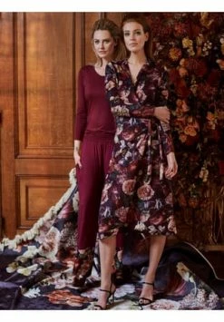 ESSENZA Morgenmantel Vera Claire Cherry 2 ESSENZA Morgenmantel Vera Claire Cherry -Sloggi Shop unnamed file 1884